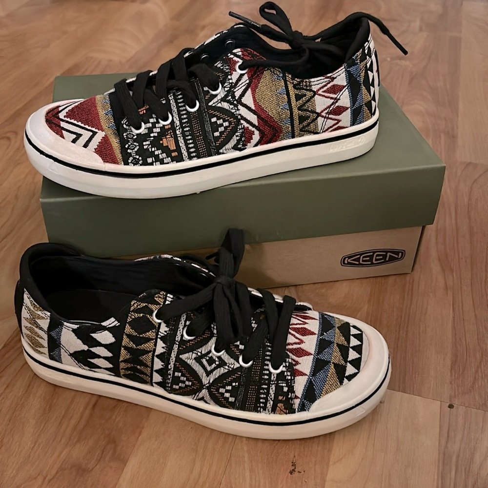 New in box! Keen Elsa IV sneaker 8.5 patchwork